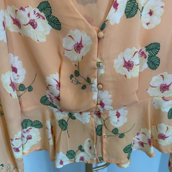 ❤️ Leith Peach Floral Blouse Small NWOT - Picture 2 of 7